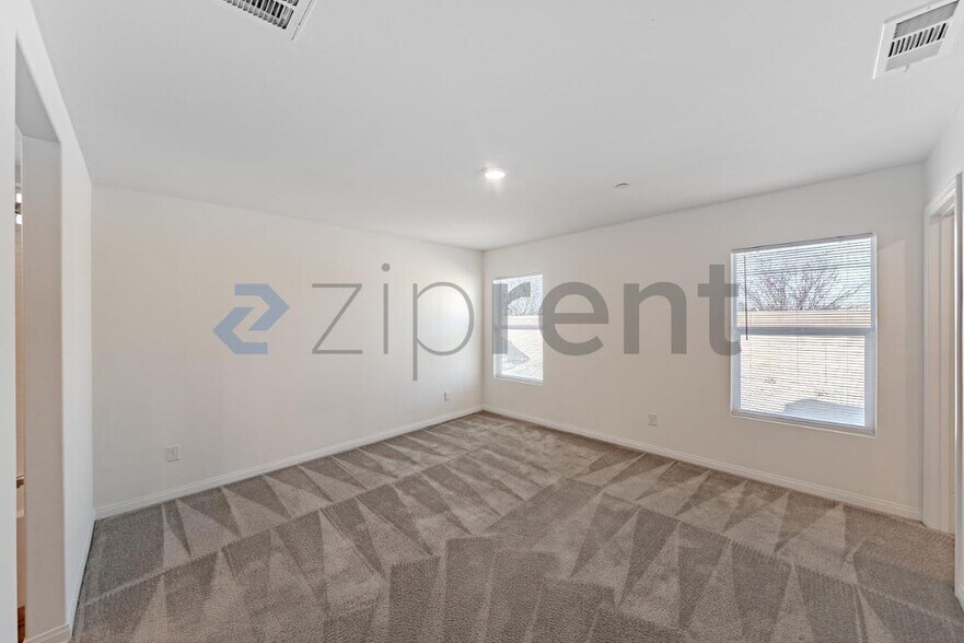 Building Photo - 2023 E Lingard St