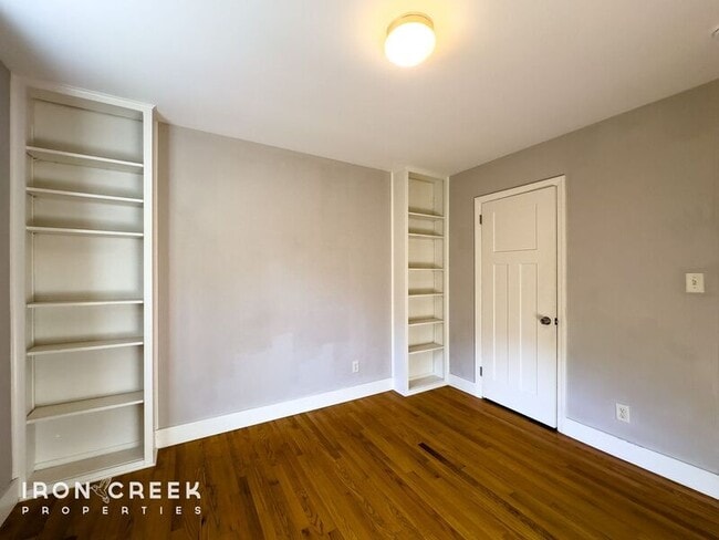 Building Photo - 12 Chateau Pl