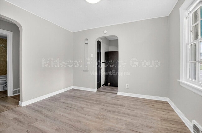 Building Photo - 222 Henquin Dr