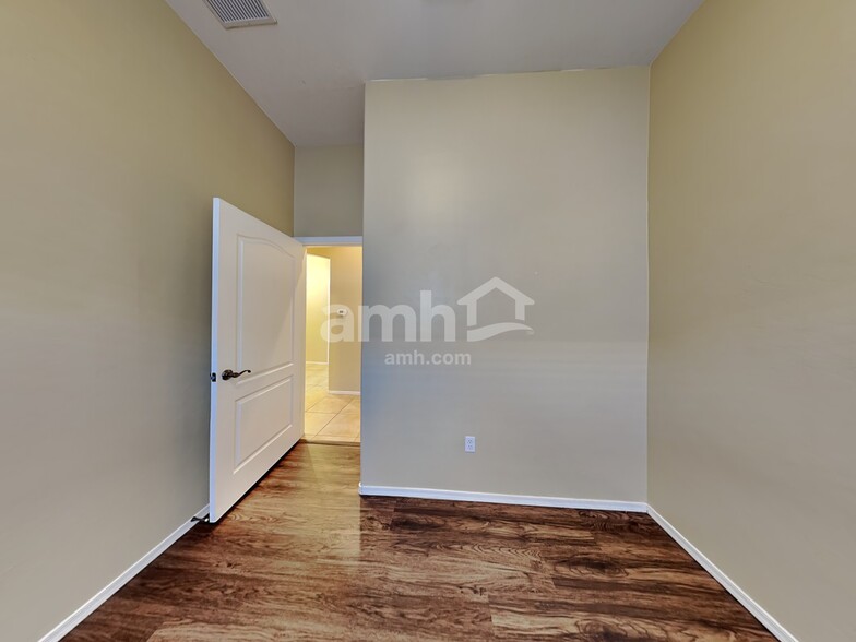 Building Photo - 4237 E Stony Meadow Dr