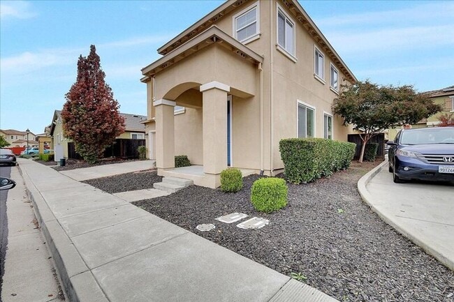 Building Photo - 566 Del Mar Cir