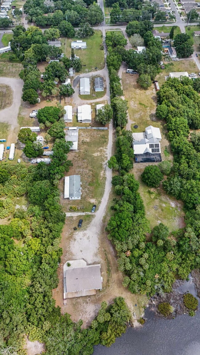 Building Photo - "Spacious 4-Bedroom Retreat with 3400 Sq Ft of Comfort in Gibsonton, FL!"