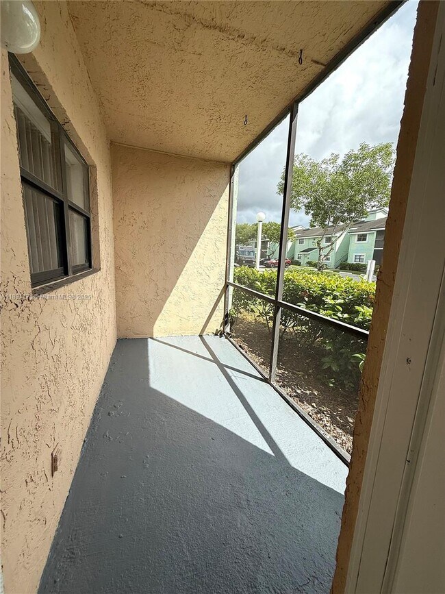 Building Photo - 4039 NW 87th Ave