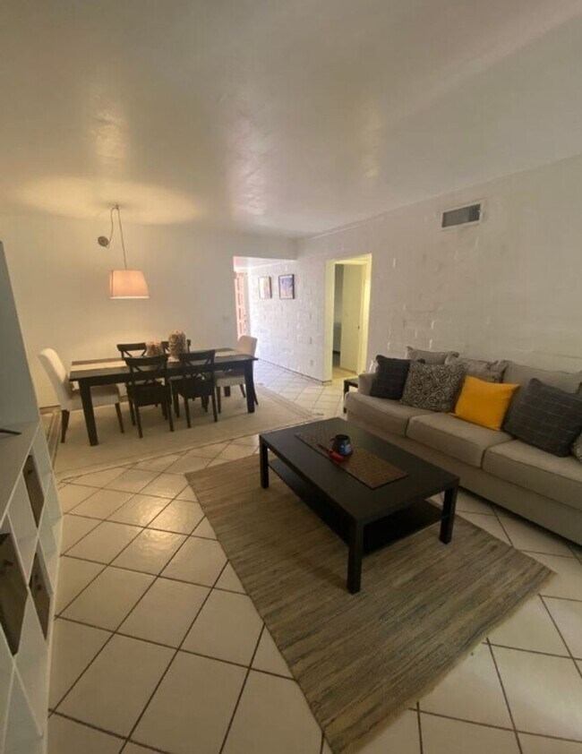 Building Photo - Furnished 2 bedroom