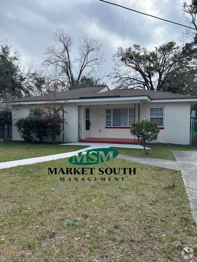 Building Photo - REDUCED!! Eastside location