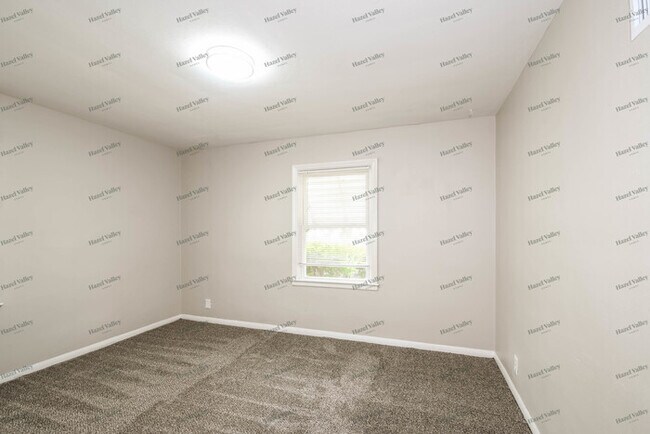 Building Photo - 9818 Iveland Dr