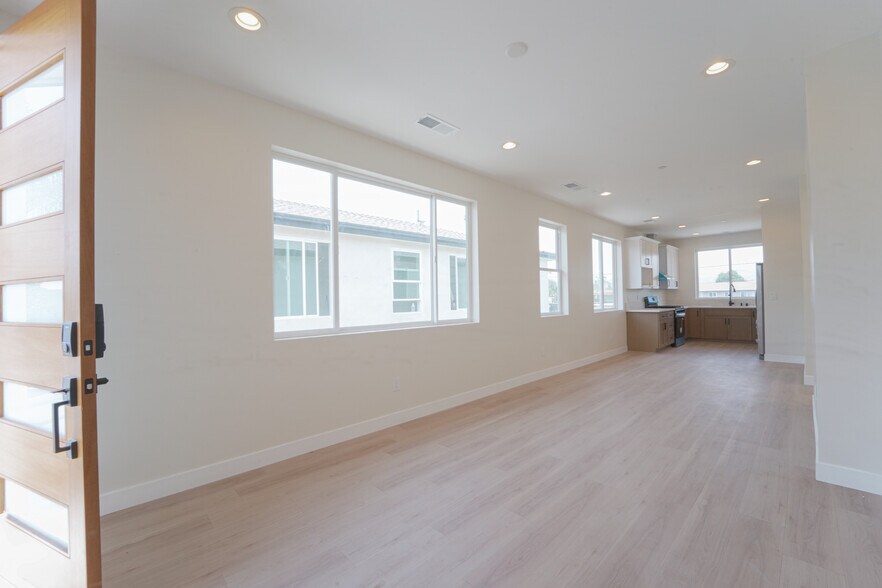 Building Photo - 630 N Juniper St