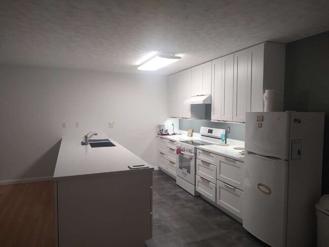 Building Photo - "$200 move in Special. Quite and Peaceful 2-Bed, 2-Bath Condo in Palm Harbor – 1070 Sq Ft."