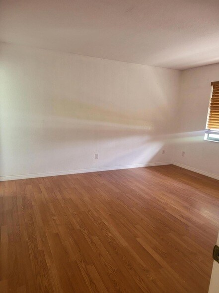 Building Photo - 613 SW Pueblo Terrace