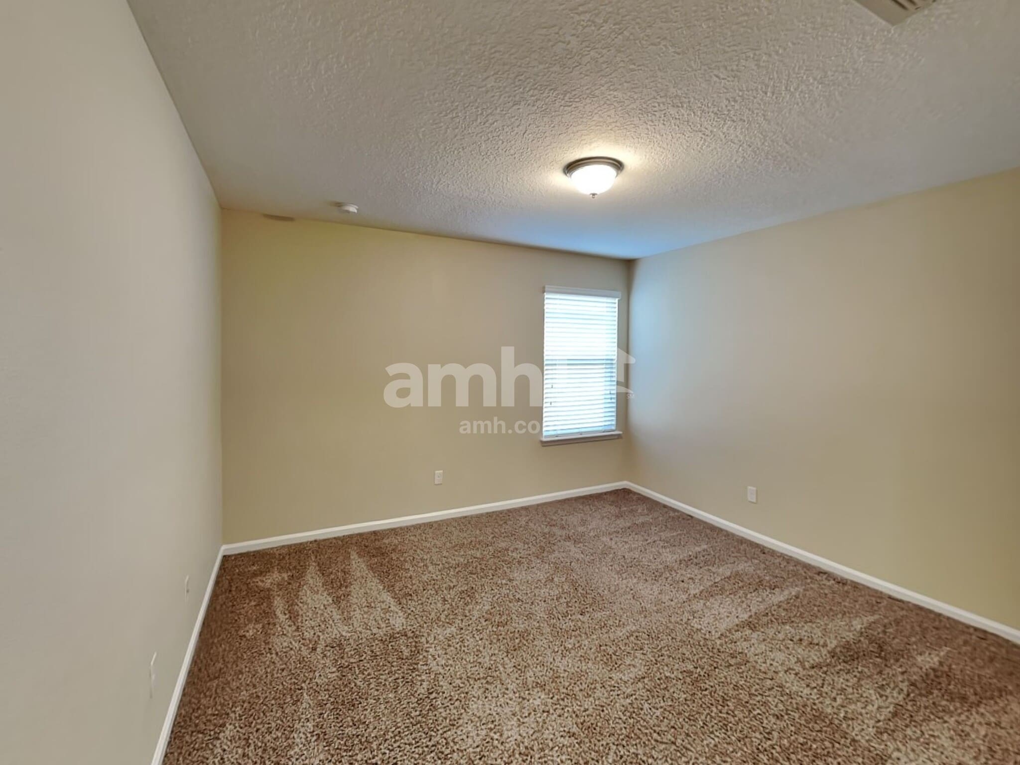 Building Photo - 332 Silver Glen Ave