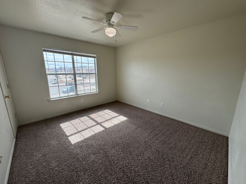 Building Photo - 400 Brittney Way