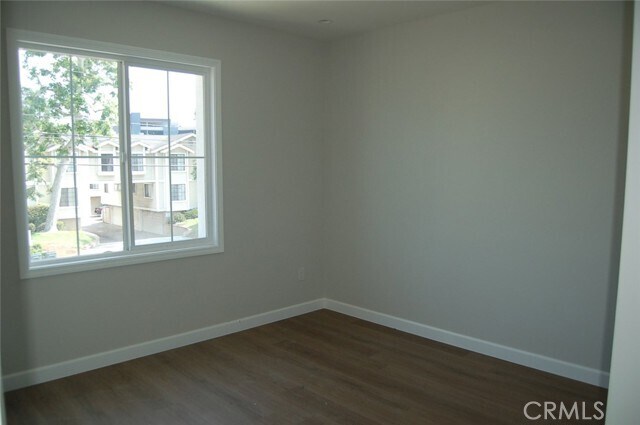 Building Photo - 425 W Duarte Rd