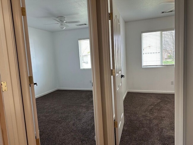 Building Photo - Well maintained home in desirable Ravenwood, Anderson subdivision