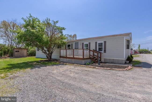 Primary Photo - 126 Fabric Dr