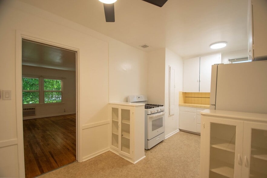 Building Photo - 14437 Dickens St