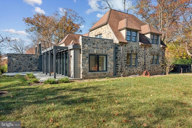 Building Photo - 767 Newtown Rd