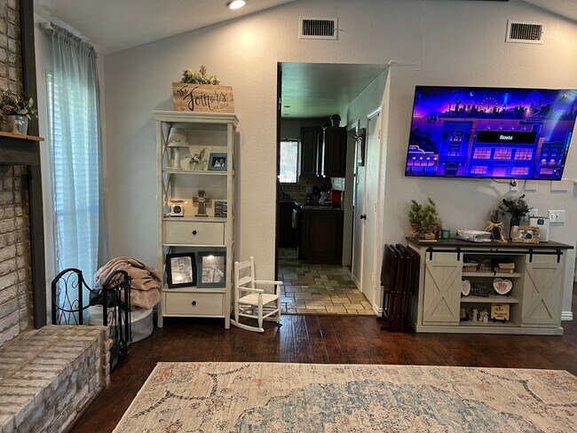 Building Photo - 8 Llano Drive