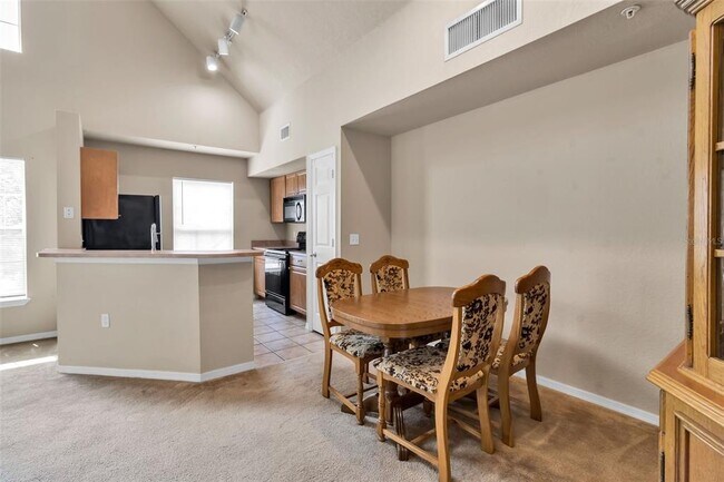 Building Photo - 5541 Rosehill Rd