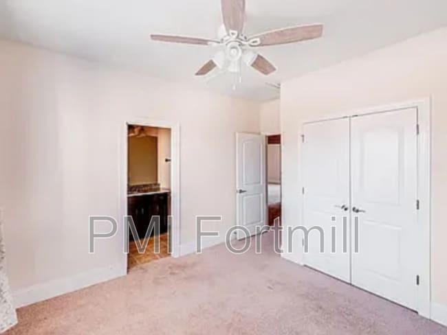 Building Photo - 521 Vine St