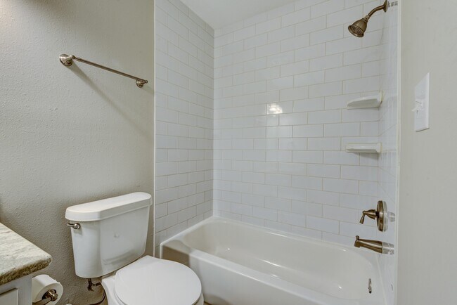 Building Photo - 10559 Royal Andrews Dr