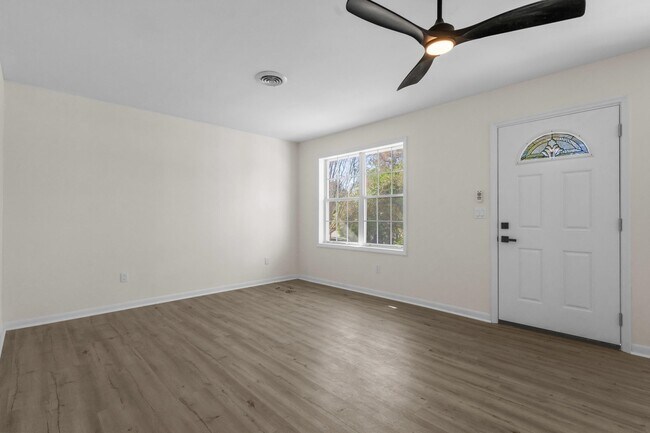 Building Photo - 1114 Temple St