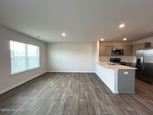 Building Photo - 201 Maddox Dr