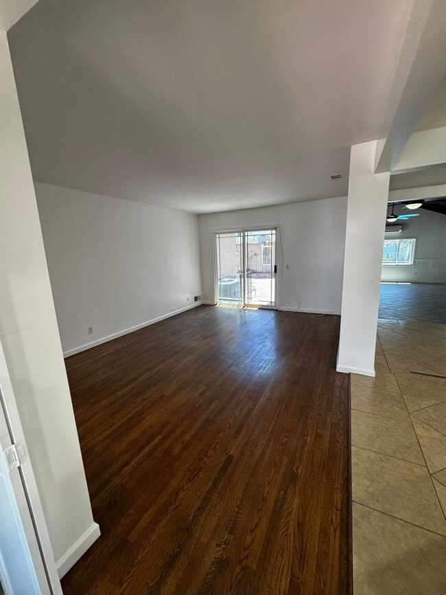 Building Photo - Three Bedroom Pool Home for Rent in Downey!