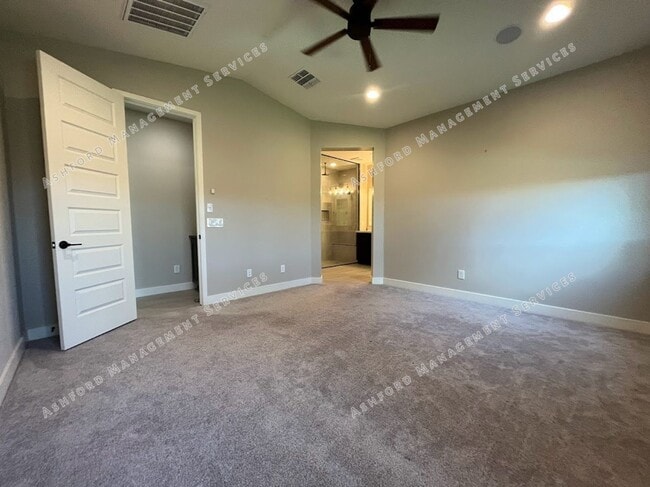 Building Photo - BEAUTIFUL 3 BEDROOM 2 BATHROOM HOME IN PEORIA
