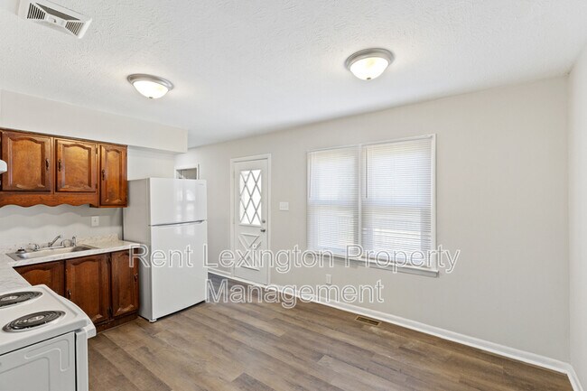 Building Photo - 604 Hi Crest Dr