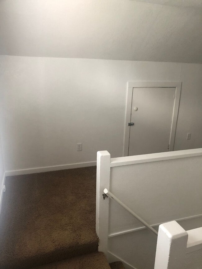 Building Photo - 3-Bedroom 1-Bath (A/C) Private Back Yard - Garage $1,875 (Albany)