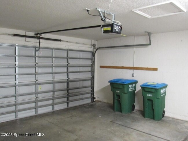 Building Photo - 246 Tin Roof Ave