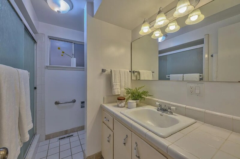 Building Photo - 1165 Bella Vista Ct