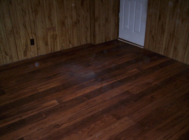 Building Photo - 547 Creekside Dr