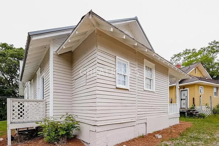 Building Photo - 8 Beechwood Heights