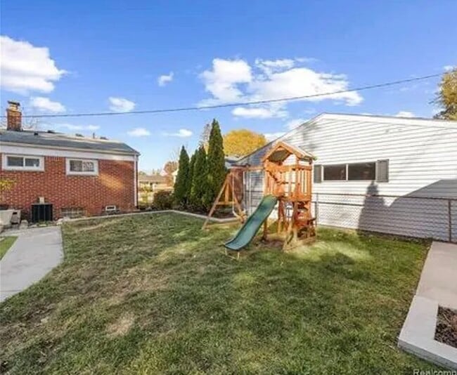 Building Photo - 6838 Moccasin St