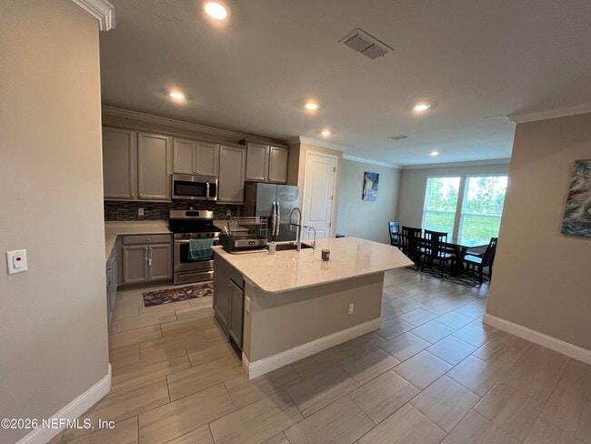 Building Photo - 211 Diamondback Ave