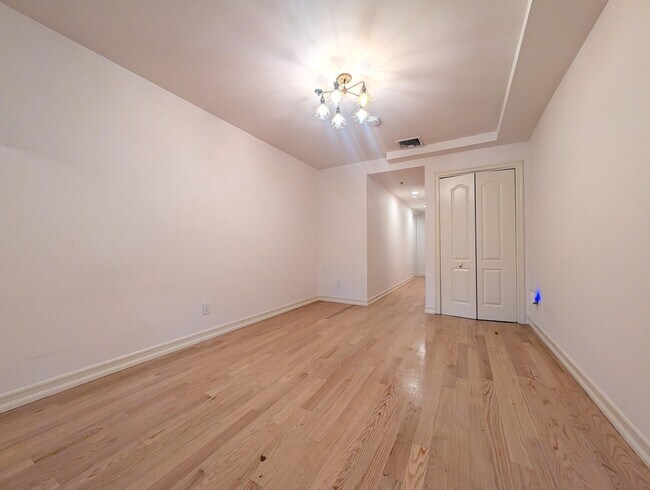 Building Photo - 128 Bright St