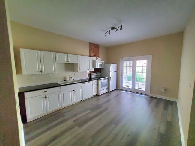 Building Photo - MCV, VCU, Church Hill, 2 Story, 3 Bedroom, 2 1/2 Bath House