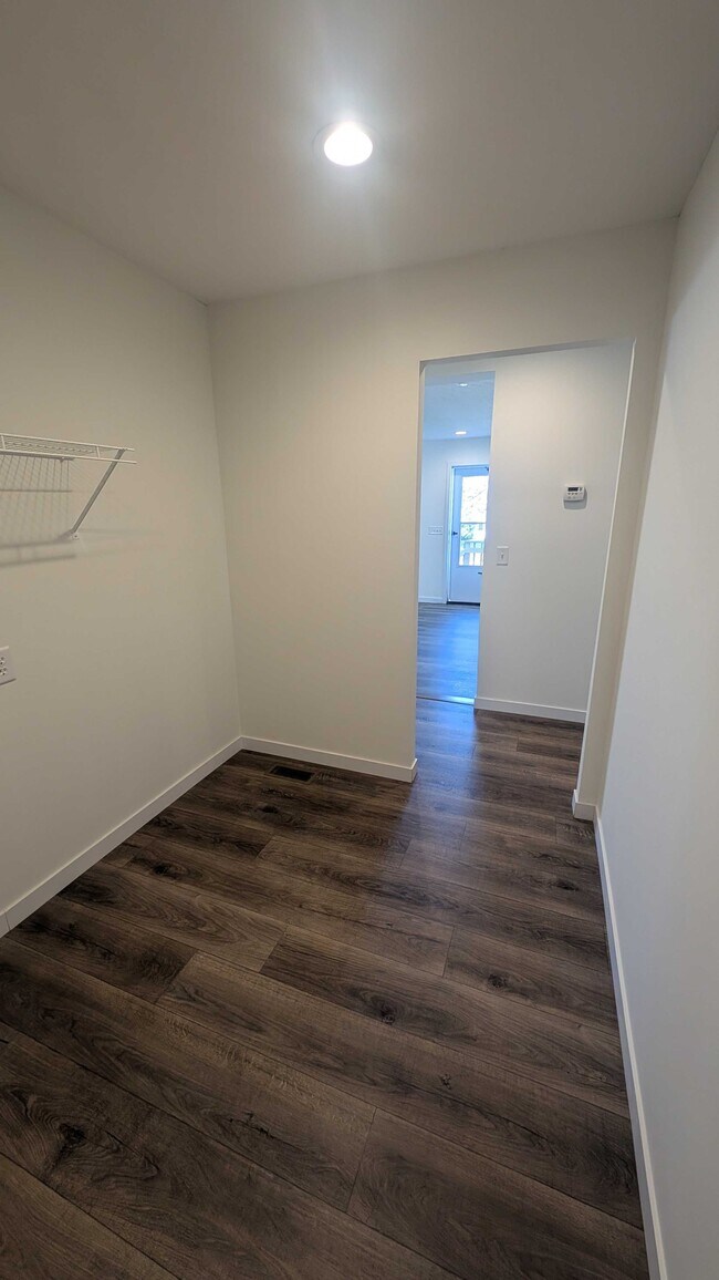 Building Photo - 9383 Evergreen Dr