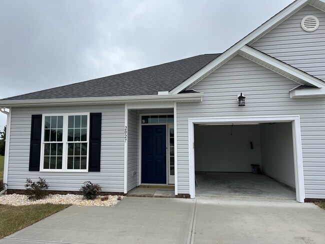 Building Photo - 2007 Briarwood Dr