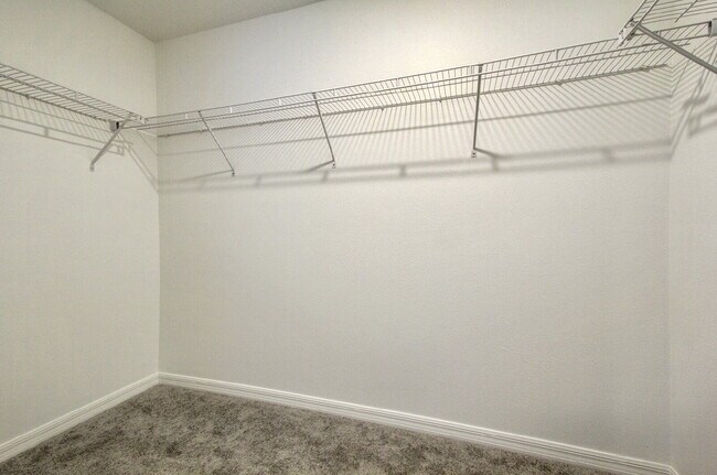 Building Photo - "Charming 3-Bedroom Home with 2.5 Baths in...