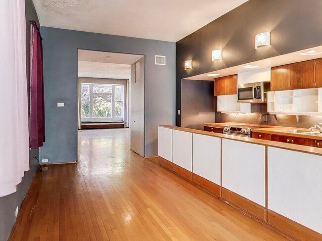 Building Photo - 5203 S Dorchester Ave