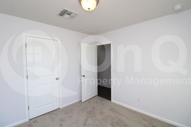 Building Photo - 286 E Bobcat Pl