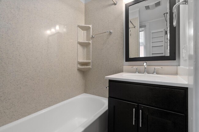 Building Photo - 281 Reinhard Ave