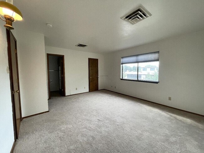 Building Photo - 331 Cheryl Ct