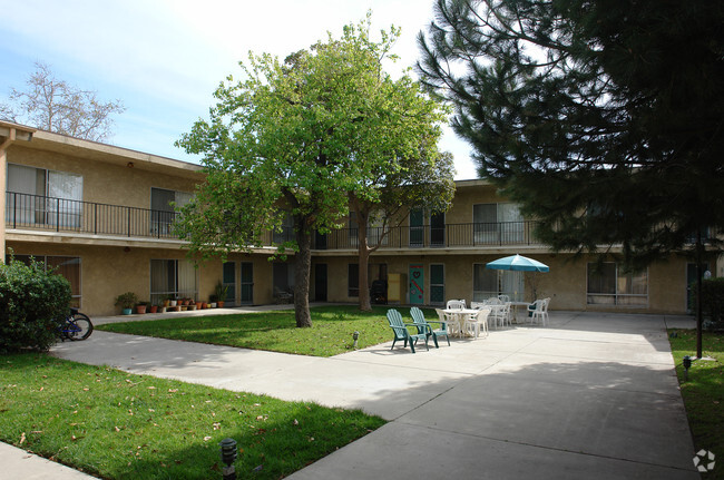 Building Photo - East Bay Blvd