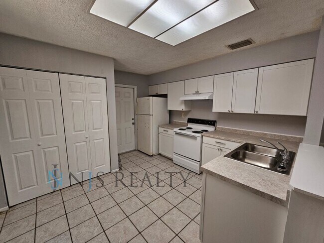 Building Photo - 8342-8344 Afton