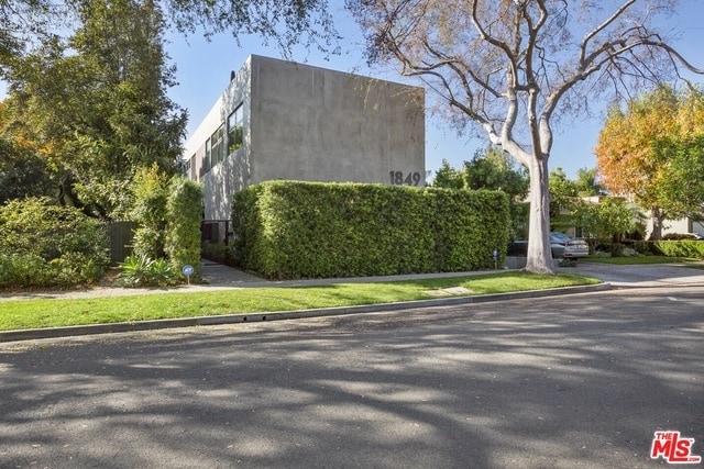 Building Photo - 1849 Fox Hills Dr