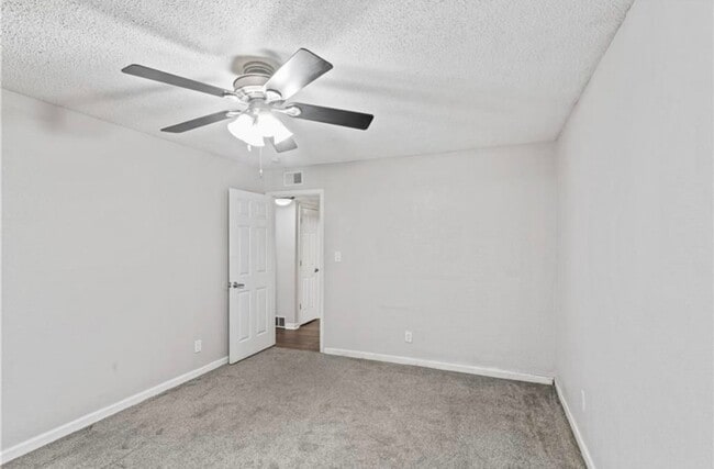 Building Photo - Plaza condo 2 Bed 2 Bath! $1500.00
