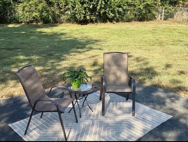 Building Photo - 2118 Crystal Dr